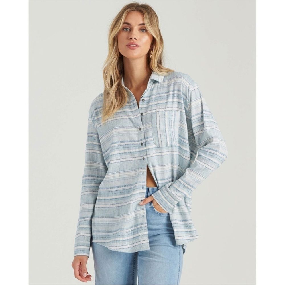 BILLABONG Easy Movin 2 Button Down Shirt Top In Deja Blue SizeโS